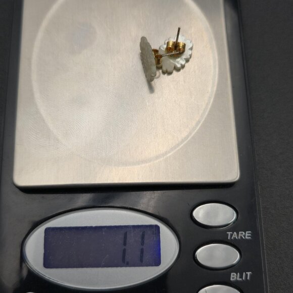 Gold Plated Carved Shell Flower Stud Earrings A6282 - Picture 5 of 5